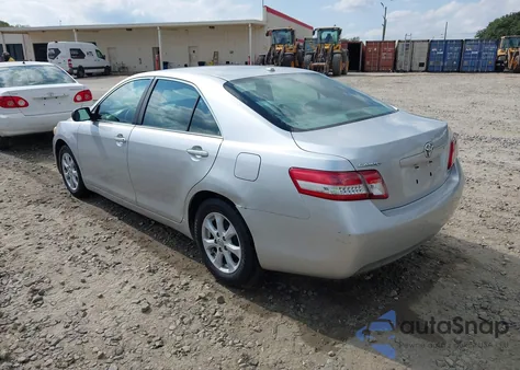 2011 Toyota Camry Le z USA, uszkodzony, nr VIN 4T1BF3EK3BU122426